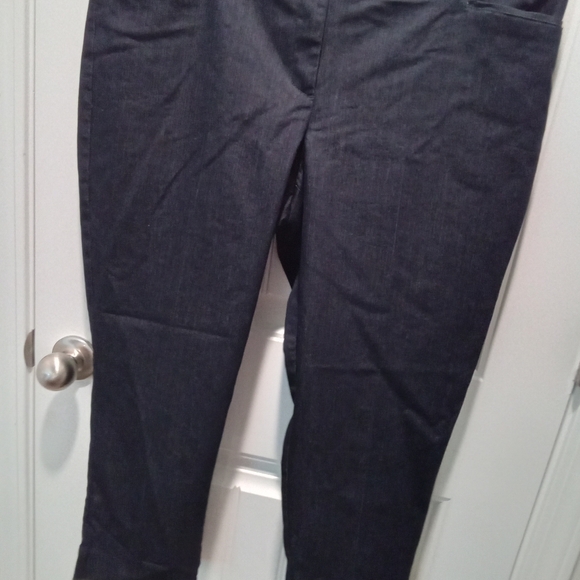 7th Avenue Plus Size Size 14 Dark Blue Denim Chambray Cropped Pants 20" Inseam - Picture 1 of 10